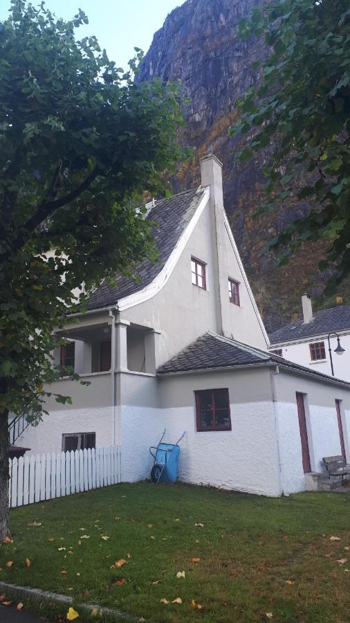 Fjordshelter- Cozy Townhouse Villa Tyssedal Exterior photo